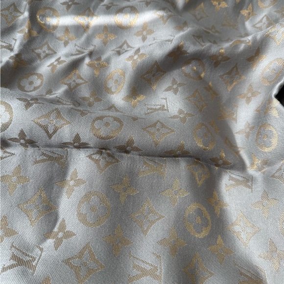 LOUIS VUITTON Monogram Shine Silk Shawl - Picture 6 of 10